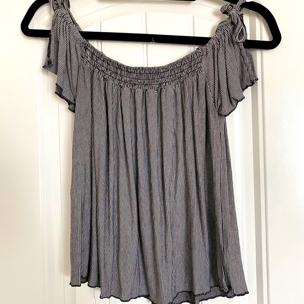 American Eagle off shoulder shirt